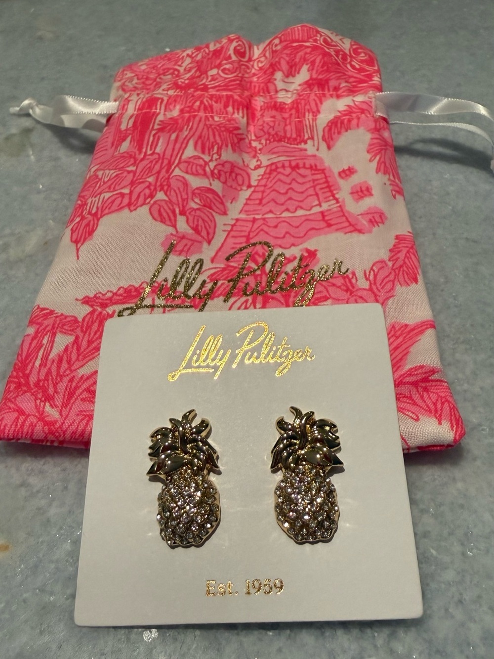 🍍Lilly Pulitzer Crystal Pineapple Stud Earrings–Gold Tone|New with Card & Pouch🍍